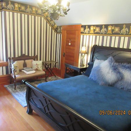 Hummingbird Gardens B&B เลดีสมิธ ภายนอก รูปภาพ