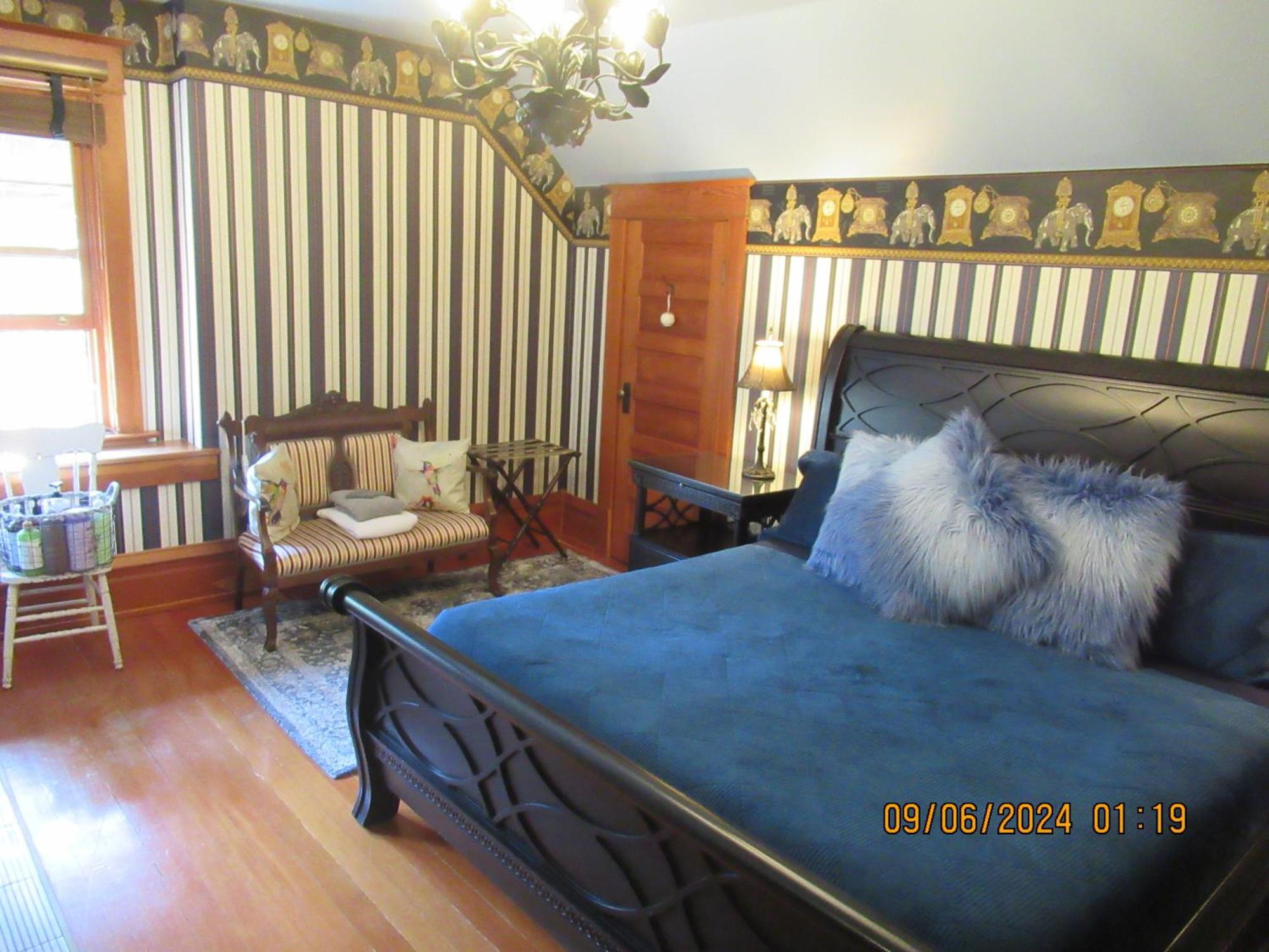 Hummingbird Gardens B&B เลดีสมิธ ภายนอก รูปภาพ